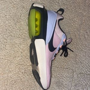 Nike air max, bit dirty, one stain on the front of right shoe